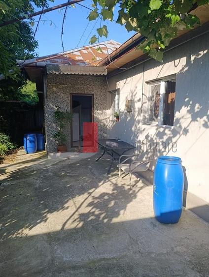 Casă individuală cu 2 camere cu Canalizare în Central