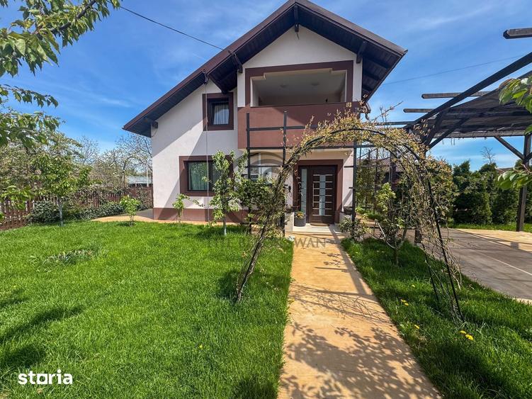 Casă cu 5 camere cu Teren 1073 Mp în Podenii Noi