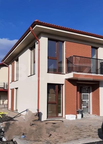 Duplex cu 4 camere cu Canalizare în Chinteni