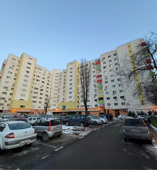 Apartament cu 4 camere decomandat în Rahova