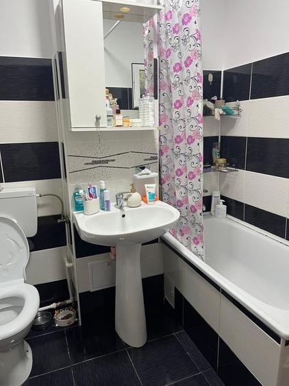 Apartament cu 2 camere decomandat în Uiești