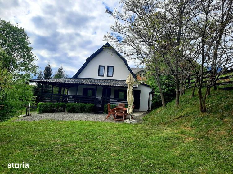Casă cu 4 camere în Colibița