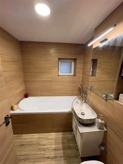 Apartament cu 4 camere decomandat în Răcădău