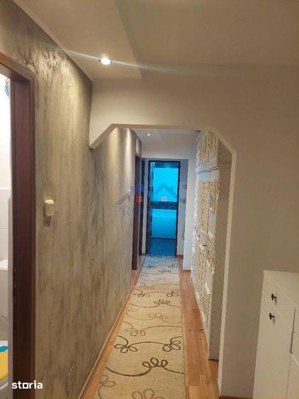 Apartament cu 3 camere decomandat în Cetate