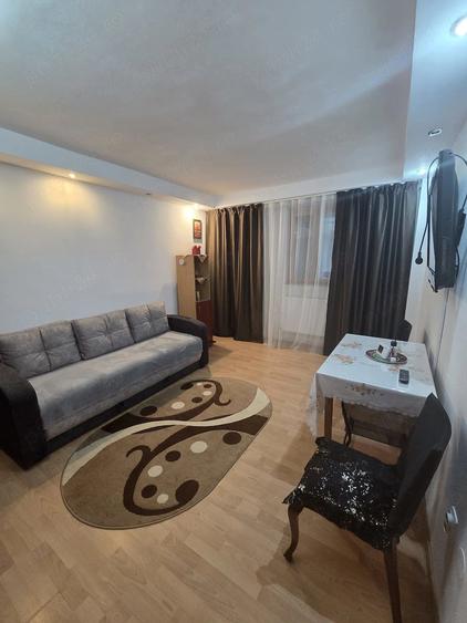 Apartament cu 2 camere decomandat în Micro 20