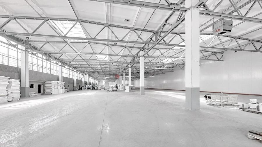 Spațiu industrial, de 2,400 mp, în Astra