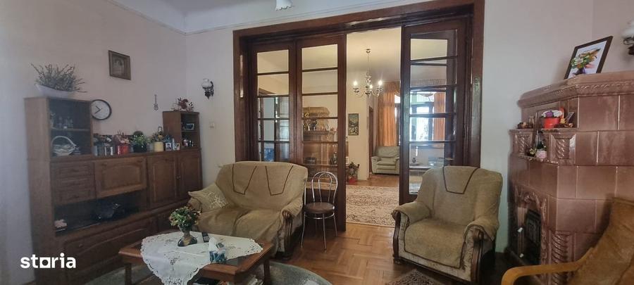 Casă cu 4 camere în Ultracentral
