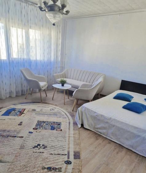 Apartament cu 3 camere decomandat în Obor