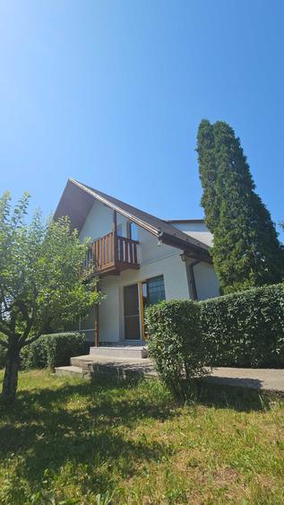 Casă cu 4 camere în Dumbrava