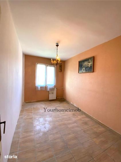 Apartament cu 3 camere semidecomandat în Craiovița Nouă
