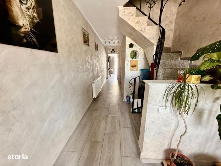Casă cu 4 camere în Central