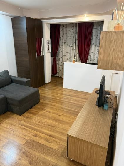 Garsonieră decomandată în Gorjului