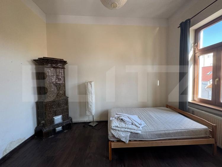 Apartament cu 4 camere decomandat, mobilat în Central