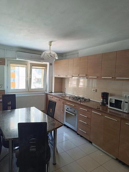 Apartament cu 2 camere decomandat în Calea Moldovei