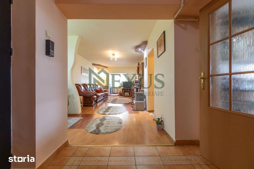 Apartament cu 3 camere decomandat în Cornișa
