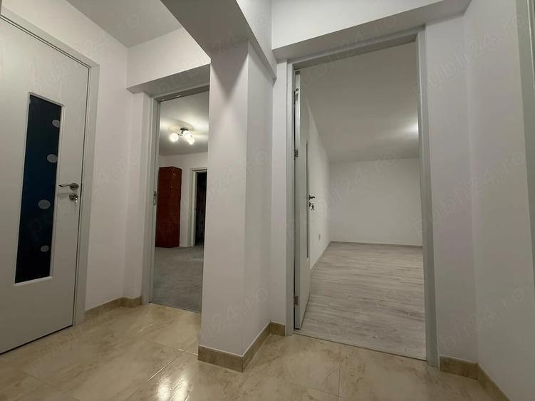 Apartament cu 3 camere semidecomandat în Central