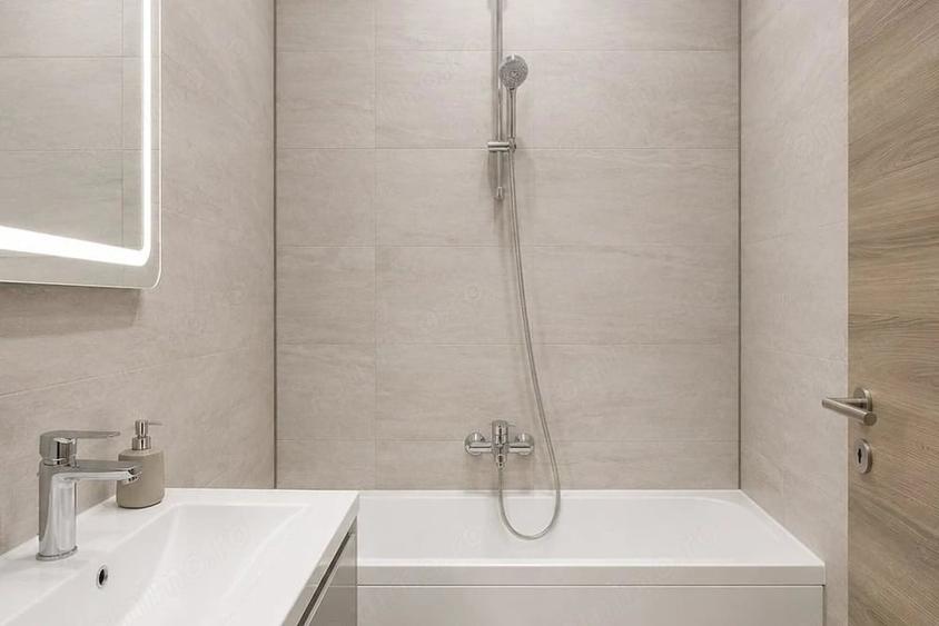 Apartament cu 3 camere decomandat în Nord