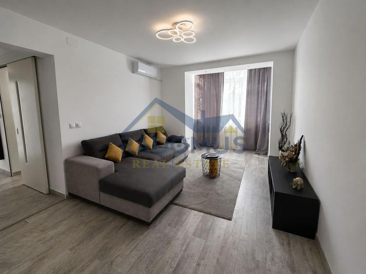 Apartament cu 3 camere semidecomandat, mobilat în Cina
