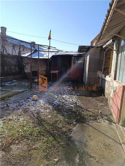 Casă individuală cu 5 camere cu Canalizare în Broșteni