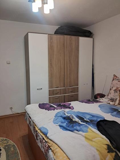 Apartament cu 3 camere decomandat în Buzaului