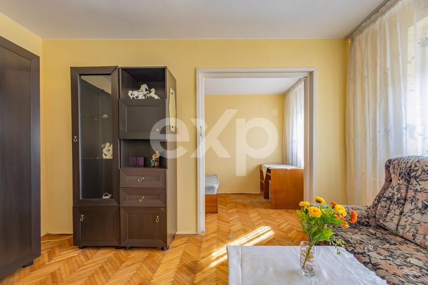 Apartament cu 3 camere semidecomandat în Șagului