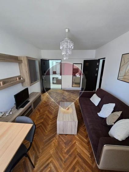 Apartament cu 3 camere decomandat, mobilat în Ultracentral