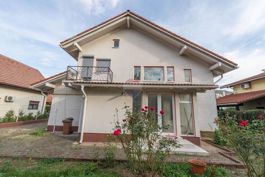 Casă individuală cu 3 camere cu Teren 540 Mp în Central