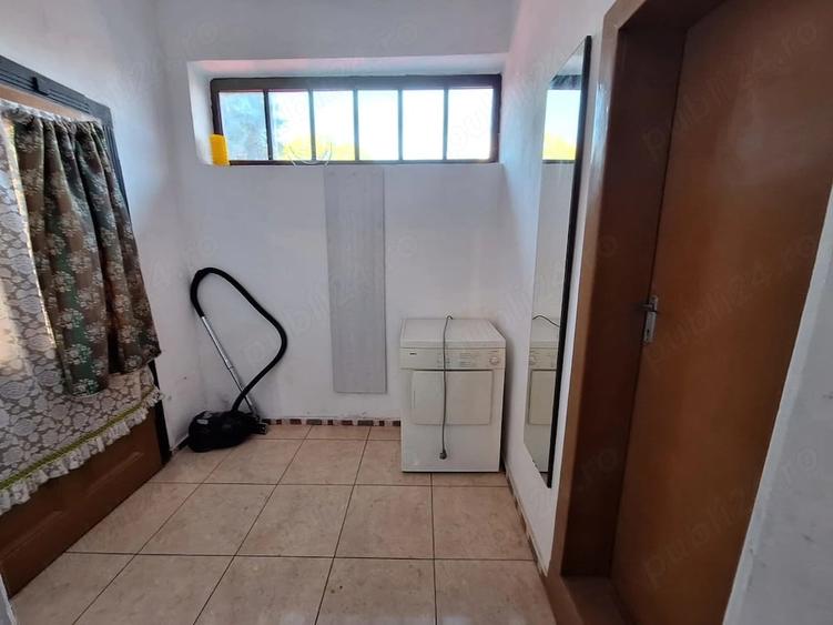 Casă cu 2 camere cu Teren 50 Mp în Drăgășani