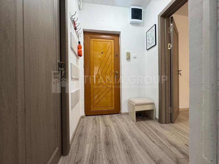 Garsonieră decomandată, mobilată în Răcădău