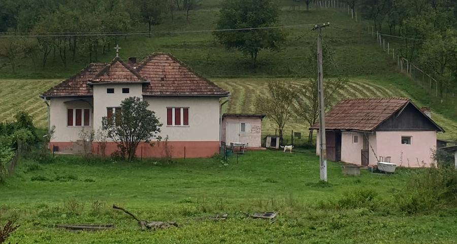 Casă cu 2 camere cu Teren 3343 Mp în Silivaș