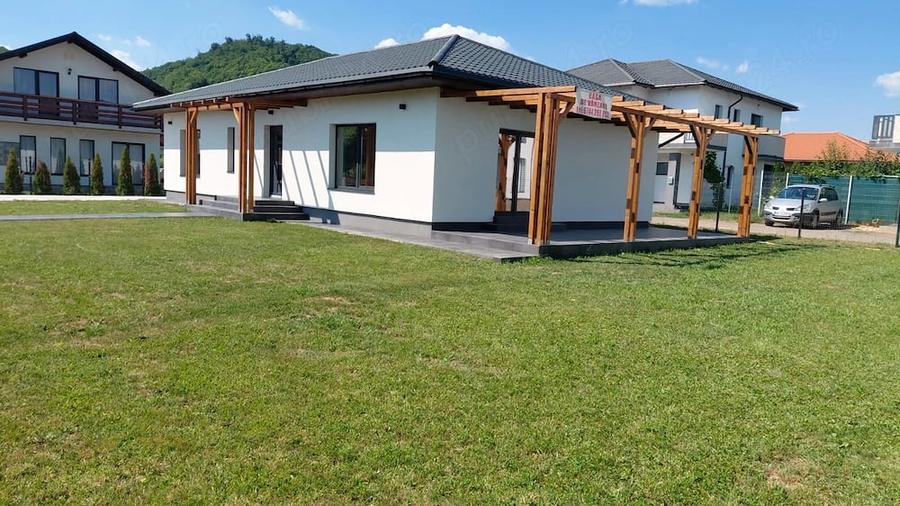 Casă cu Teren 600 Mp în Central