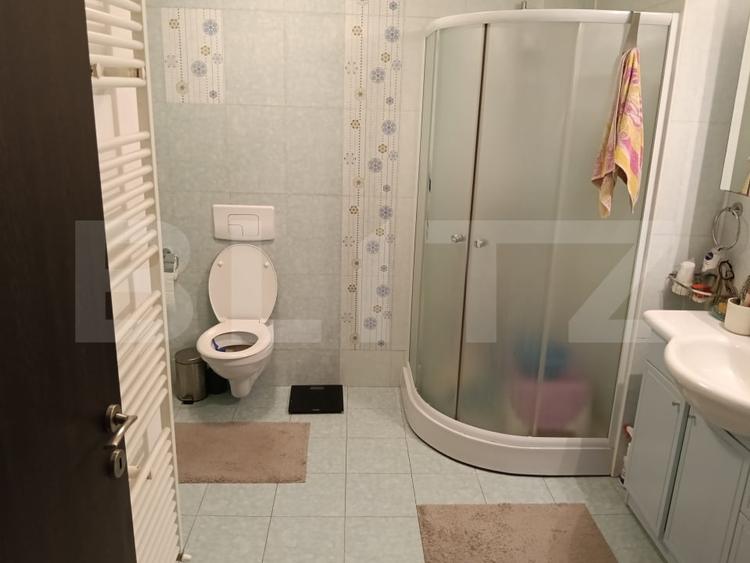 Casă individuală cu 8 camere cu Canalizare în Gheorghe Doja