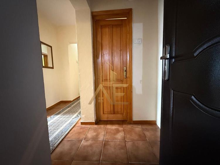 Apartament cu 3 camere decomandat, mobilat în Central