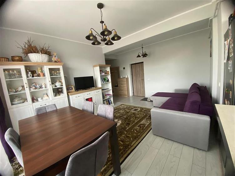 Apartament cu 3 camere decomandat în Aeroport