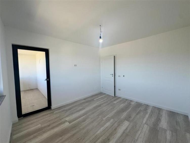 Casă individuală cu 4 camere cu Teren 660 Mp în Bârnova