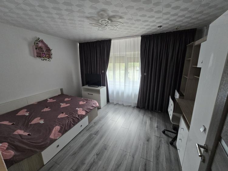 Apartament cu 4 camere decomandat în 1 Mai