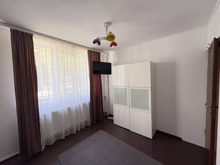 Apartament cu 4 camere semidecomandat, mobilat în Drumul Taberei