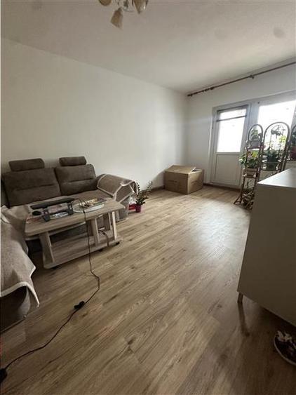 Apartament cu 3 camere decomandat, mobilat în Lipovei