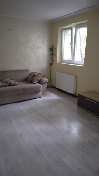 Apartament cu 3 camere decomandat, mobilat în Vitan Mall