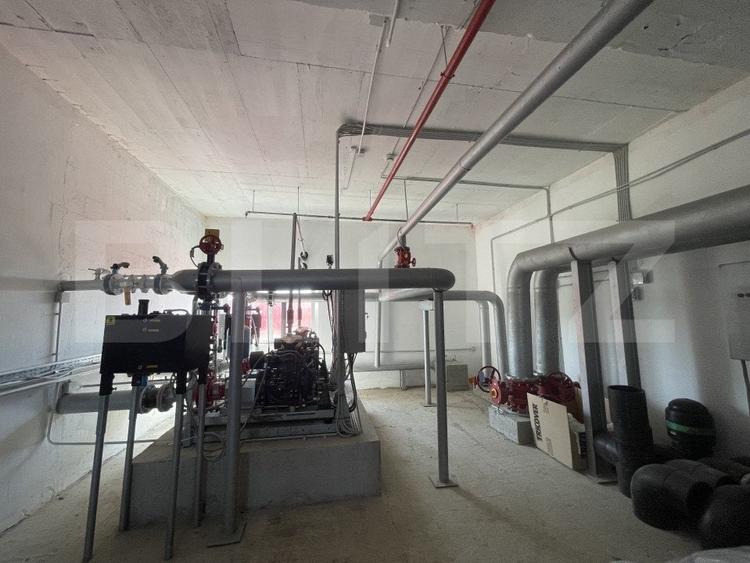 Spațiu industrial, de 10,766 mp, în Est