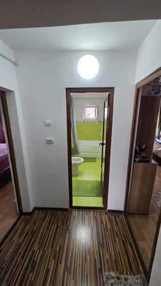 Apartament cu 3 camere decomandat în Micro 5