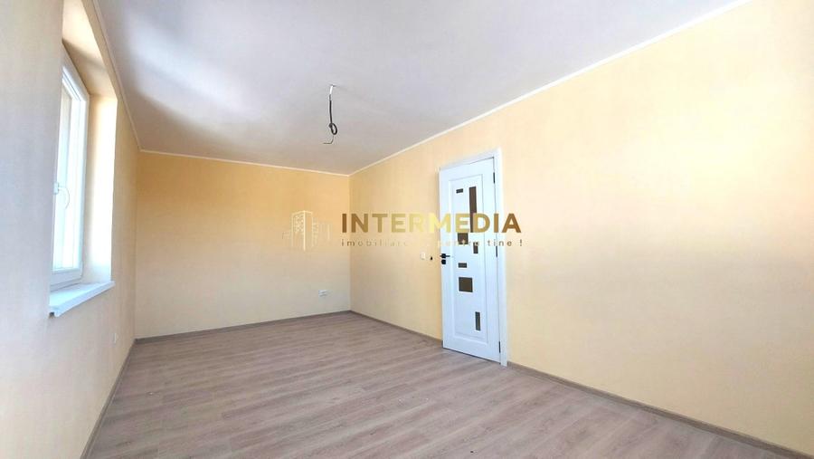 Casă individuală cu 4 camere cu Canalizare în Cetate