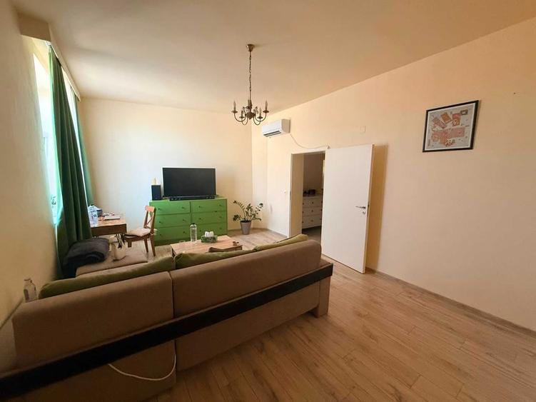 Apartament cu 3 camere semidecomandat în Traian
