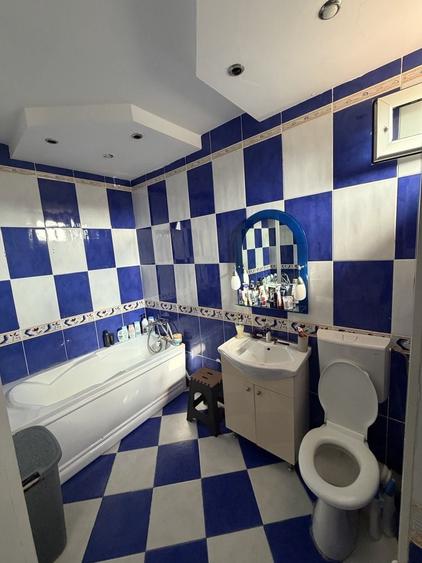 Apartament cu 5 camere decomandat în Palazu Mare
