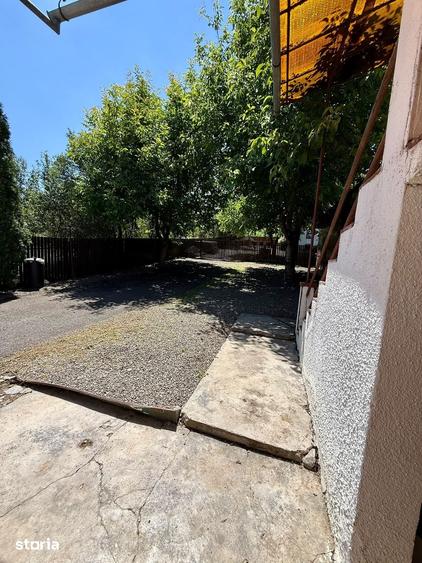 Casă cu 4 camere cu Teren 1900 Mp în Frunzeni