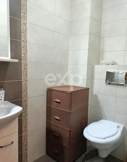 Apartament cu 3 camere semidecomandat în Iris