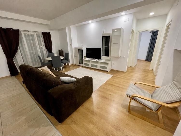 Apartament cu 3 camere semidecomandat, mobilat în Ștefăneștii de Jos