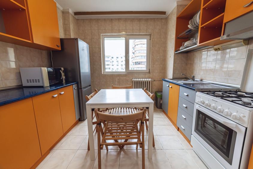 Apartament cu 2 camere semidecomandat, mobilat în Moșilor