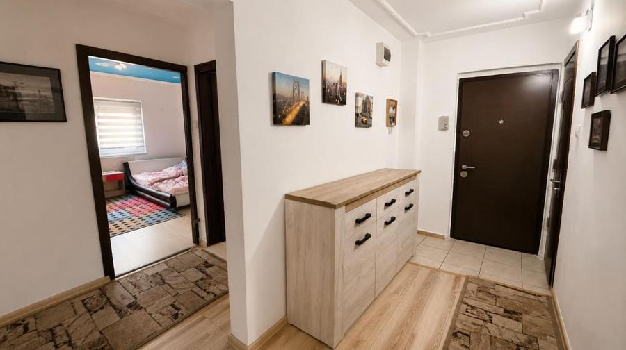 Apartament cu 3 camere decomandat, mobilat în Astra