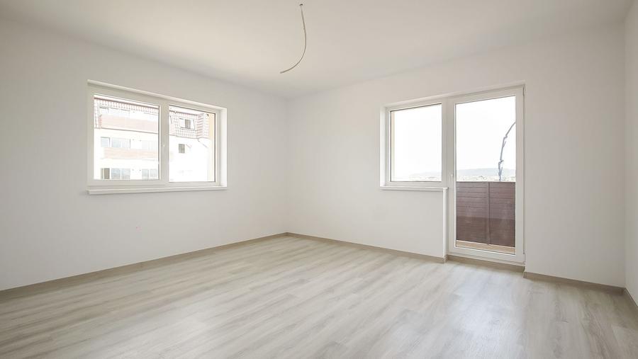 Apartament cu 3 camere decomandat în Sânpetru
